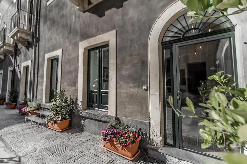 קטאניה Nerello Suites And Rooms בית הארחה